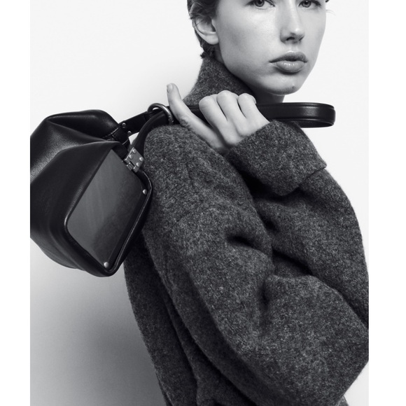 METAL PLATE LEATHER SHOULDER BAG ECRU COLOR - Picture 4 of 13